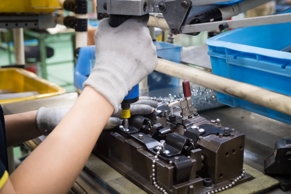 鈴木スプリング様工場内の様子_アッセンブリ